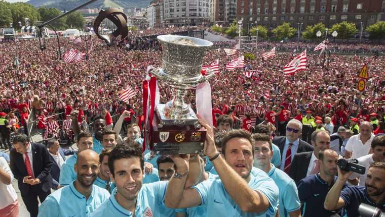 Athletic de Bilbao recientemene festejo el título de la Supercopa de España. (Foto Prensa Libre: AFP)