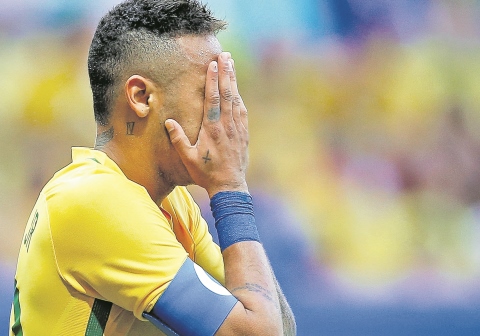 Neymar recordó el Mundial de Brasil 2014 y los momentos difíciles que pasó por una lesión. (Foto Prensa Libre: Hemeroteca PL)