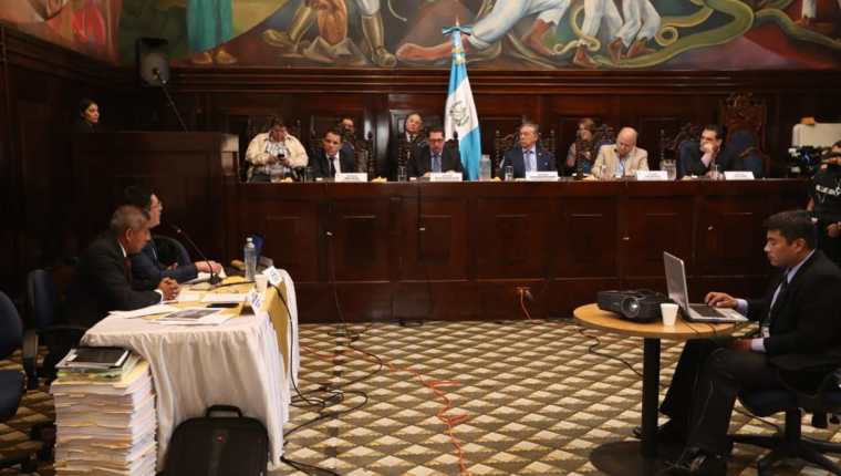 Representantes del Ministerio Público tienen una audiencia con la Comisión Pesquisidora por las diligencias de antejuicio en contra del presidente Jimmy Morales. (Foto Prensa Libre: Esbin García)