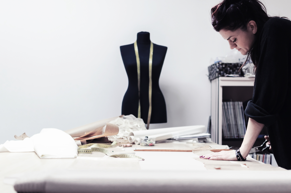 En diseño de modas, patronaje, confección e intervenciones de prendas tienen nuevas herramientas para impulsar emprendedores o pequeños negocios. (Foto: Prensa Libre, Hemeroteca PL).