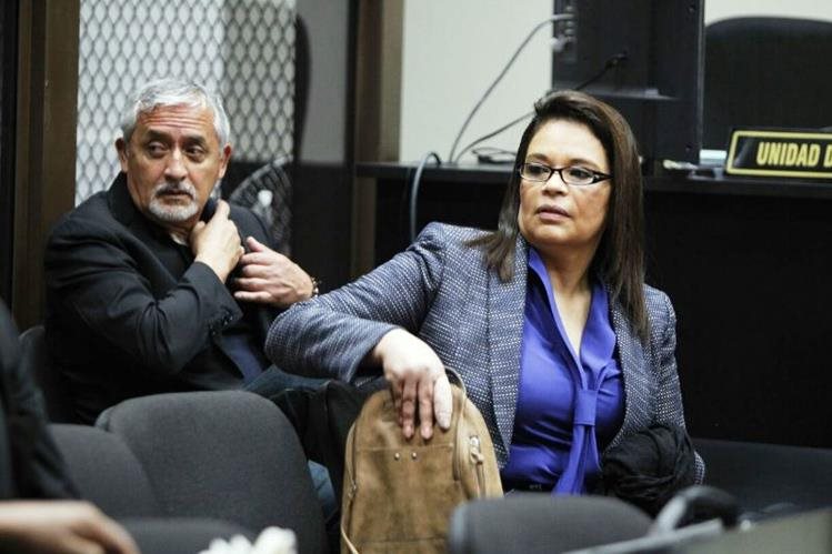 Otto Pérez Molina y Roxana Baldetti durante una audiencia del caso La Línea. (Foto Prensa Libre: Hemeroteca PL)