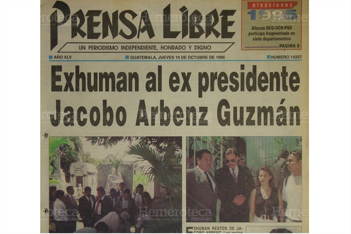 Los restos de Árbenz son exhumados en San Salvador. (Foto: Hemeroteca PL)