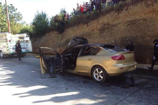 Hallan vehículo incendiado en ruta Interamericana. (Foto Prensa Libre: CBMD)