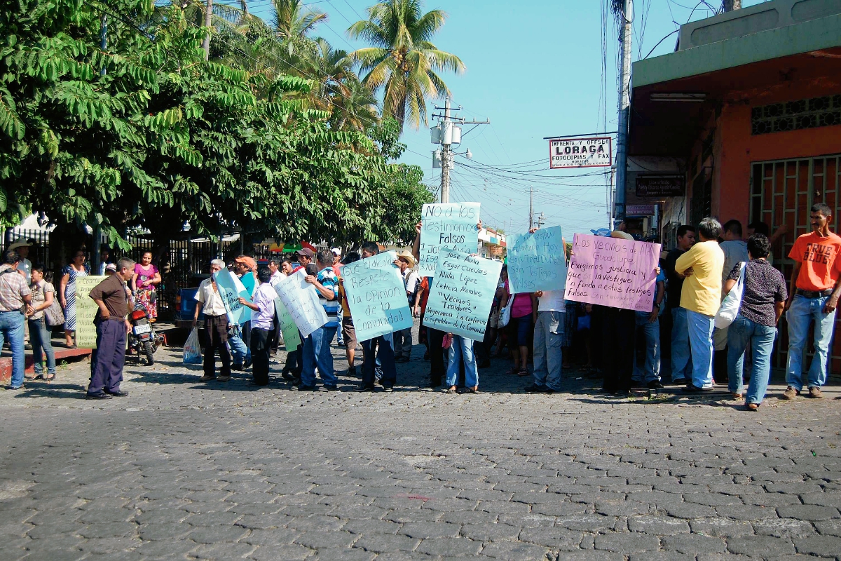 Vecinos de Génova, Quetzaltenango se manifiestan en contra de la construcción de una planta de tratamiento. (Foto Prensa Libre: Alexander Coyoy)