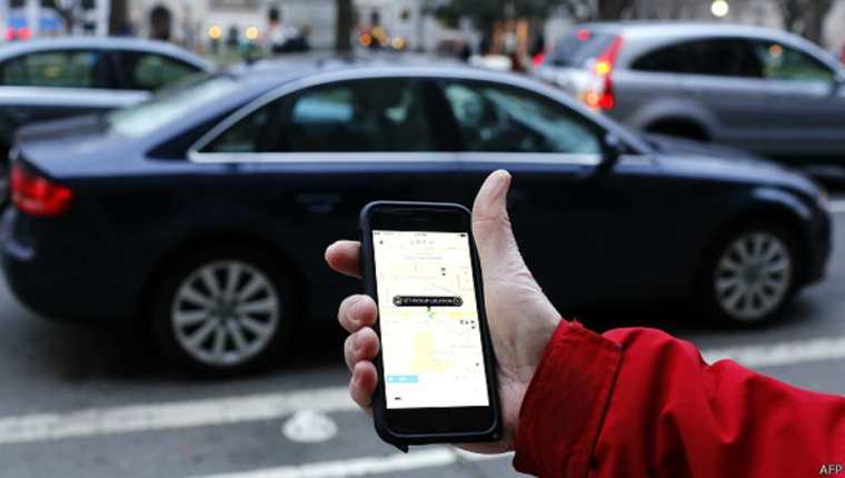 La plataforma Uber opera por medio de una aplicación móvil. (Foto, Prensa Libre: Hemeroteca PL).
