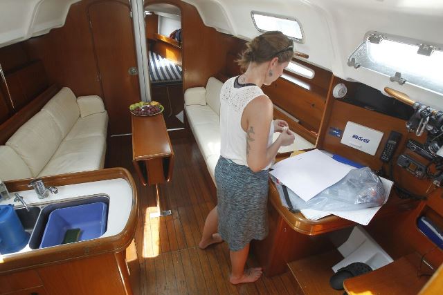 El barco que ofrece practicar abortos tiene equipo médico para efectuar los procedimientos. (Foto Prensa Libre: Paulo Raquec)