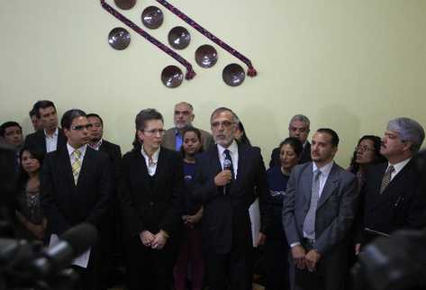 Iván Velásquez (centro), jefe de   la Cicig,  junto a representantes de la ONU  y de la sociedad civil se pronunciaron sobre el proceso de elección para el TSE.