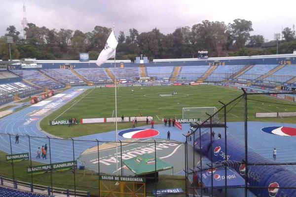 Así luce el estadio Mateo Flores previo a la final de ida del Clausura 2014. (Foto Prensa Libre: Jesús Cuque)