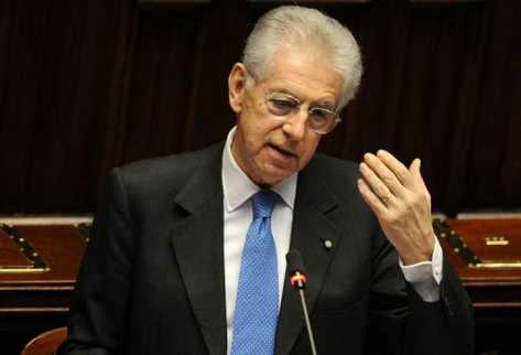 El primer ministro italiano, Mario Monti, se dirige al Parlamento en  Roma. (Foto Prensa Libre: AFP)