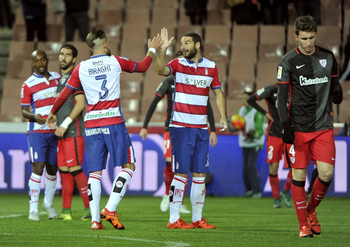 Los jugadores del Granada celebran la victoria este domingo. (Foto Prensa Libre: EFE)