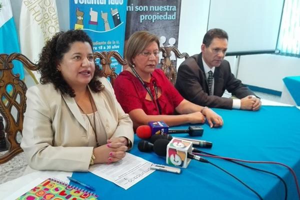 Zulma Calderón, indicó que los insumos para atender a los  pacientes alcanza solo para cinco días. (Foto Prensa  Libre: Rodrigo Méndez).
