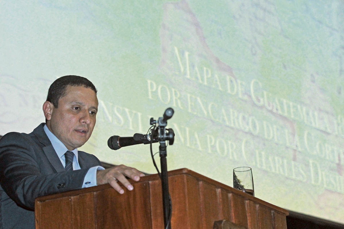 Carlos Raúl Morales, canciller guatemalteco, espera que la consulta popular se pueda realizar este año. (Foto Prensa Libre: Álvaro Interiano)