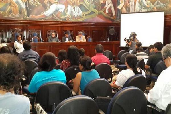 La reunión se desarrolló en el Salón del Pueblo. (Foto Prensa Libre: Alex Rojas)