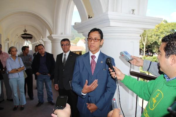 Juan Carlos Pérez, viceministro de Cultura y Deportes,  se dirige a la sociedad civil de la Antigua.