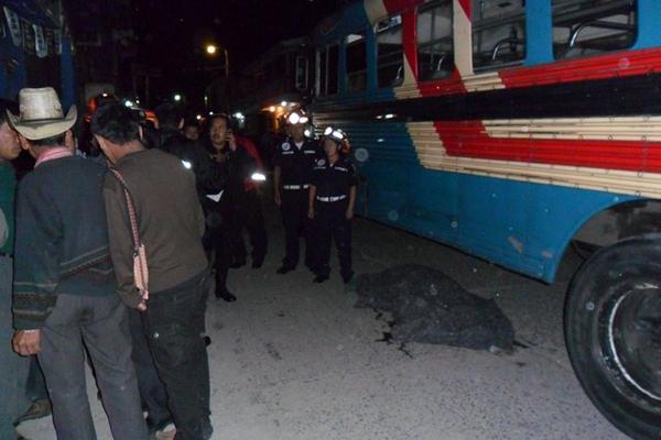 Hecho vial se registró en la zona 4 de Comalapa. (Foto Prensa Libre: José Rosales)<br _mce_bogus="1"/>