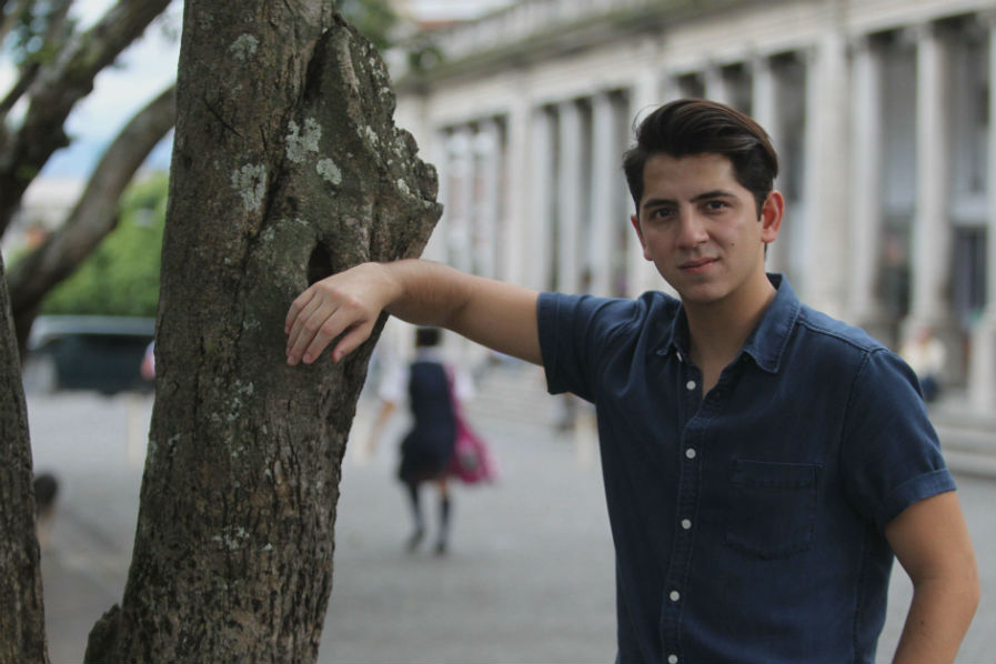 Alejandro Sago promociona el tema "Temblando". (Foto Prensa Libre: Keneth Cruz)