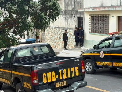 Fuerzas de seguridad realizan operativos en la zonas 1, 6 y 18, buscan a presuntos sicarios. (Foto Prensa Libre: É. Ávila)