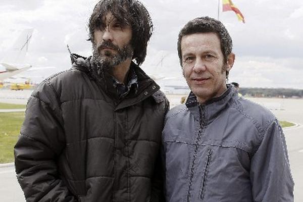 El periodista de <em>El Mundo</em> Javier Espinosa (d) y el fotógrafo catalán "freelance" Ricardo García. (Foto Prensa Libre:EFE)