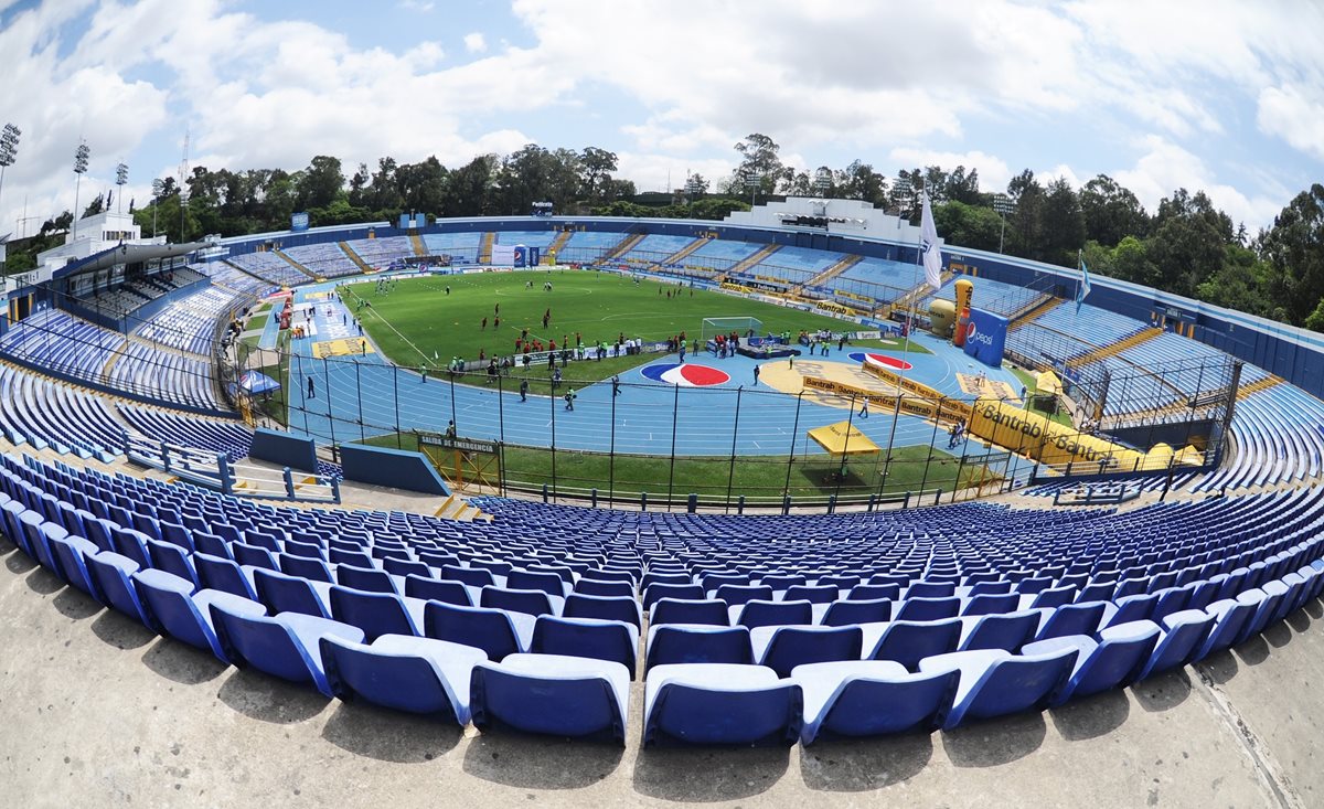 El estadio Mateo Flores acogerá el encuentro entre Guatemala y Estados Unidos, este viernes a las 20.06 horas. (Foto Prensa Libre).