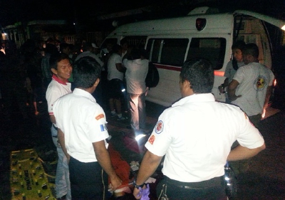Bomberos Voluntarios llegaron al lugar, pero la víctima había muerto. (Foto Prensa Libre: Rolando Miranda)