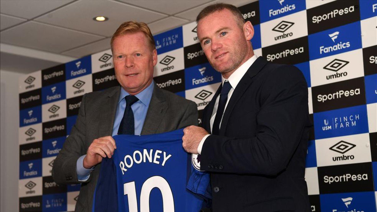 Wayne Rooney (derecha) el día de su presentación con el Everton junto al técnico holandés Ronald Koeman. (Foto Prensa Libre: AFP)