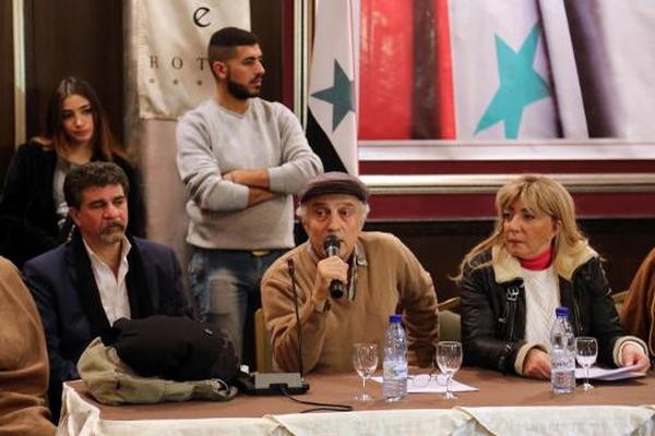 Miembros de la oposición siria, durante una conferencia. (Foto Prensa Libre: AFP)