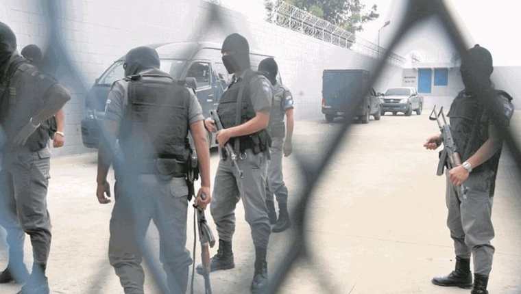 El Sistema Penitenciario traslada a reos de la pandilla Barrio 18 como medida de seguridad. (Foto Prensa Libre: Hemeroteca PL)