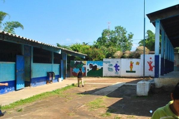 Escuela que fue objeto de robo en la comunidad Armenia Ortiz, en San Martín Zapotitlán. (Foto Prensa Libre: Jorge Tizol)