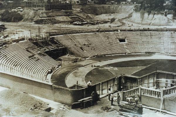 Así lucía la construcción del estadio nacional Mateo Flores en 1950. (Foto Prensa Libre: cortesía CDAG)<br _mce_bogus="1"/>