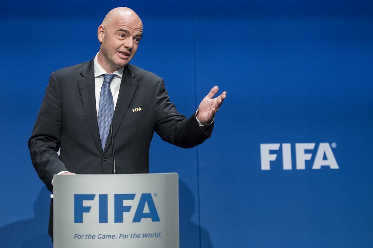 El presidente de la Fifa, el suizo Gianni Infantino, durante su discurso donde se aprobó la ampliación a 48 equipos a partir del Mundial de 2026. (Foto Prensa Libre: AP)