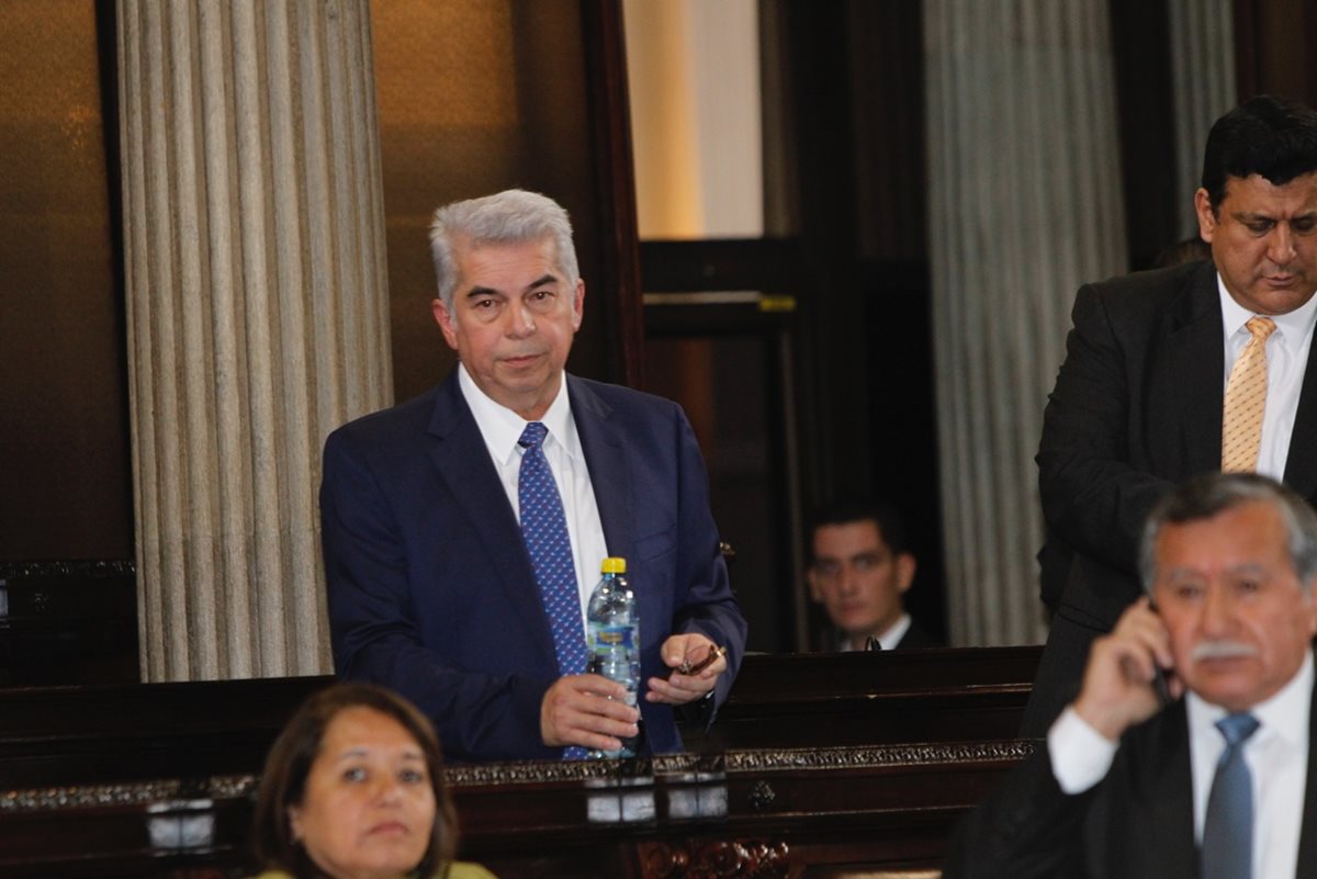 Luis Rabbé podría perder su curul de no asistir a las sesiones en el Congreso. (Foto Prensa Libre: Hemeroteca PL)