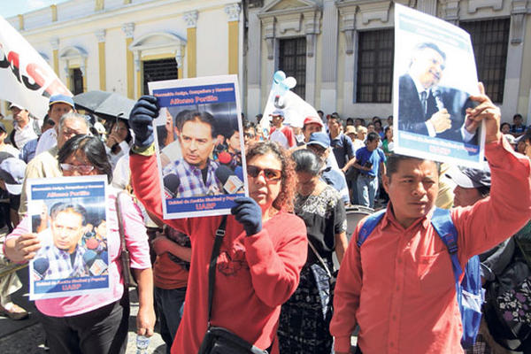La Uasp manifestó su apoyo a Portillo frente al Congreso, el 8 de febrero recién pasado. Ese día fueron recibidos por un diputado patriotista.
