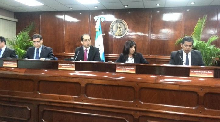 La Junta Monetaria se reunió esta tarde, pese a la crisis nacional. (Foto Prensa Libre: Byron Dardón)