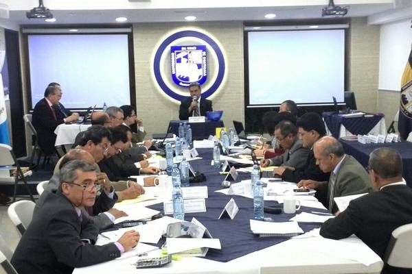 La Comisión de Postulación para Contralor General de Cuentas comenzó hoy con las entrevistas a los aspirantes. (Foto Prensa Libre: É. Ávila)