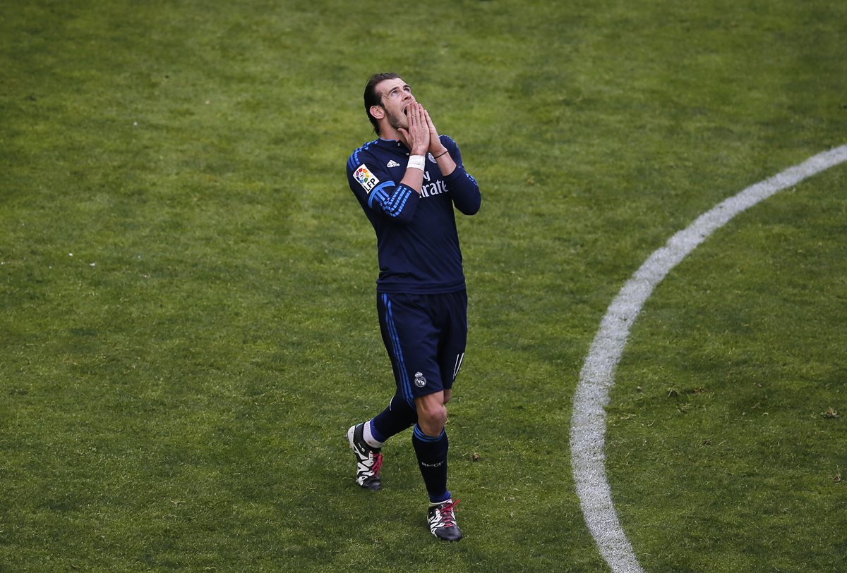 El delantero galés del Real Madrid, Gareth Bale, ha negado tener problemas con su compañero Cristiano Ronaldo y ha asegurado que se llevan “muy bien”. (Foto Prensa Libre: EFE)