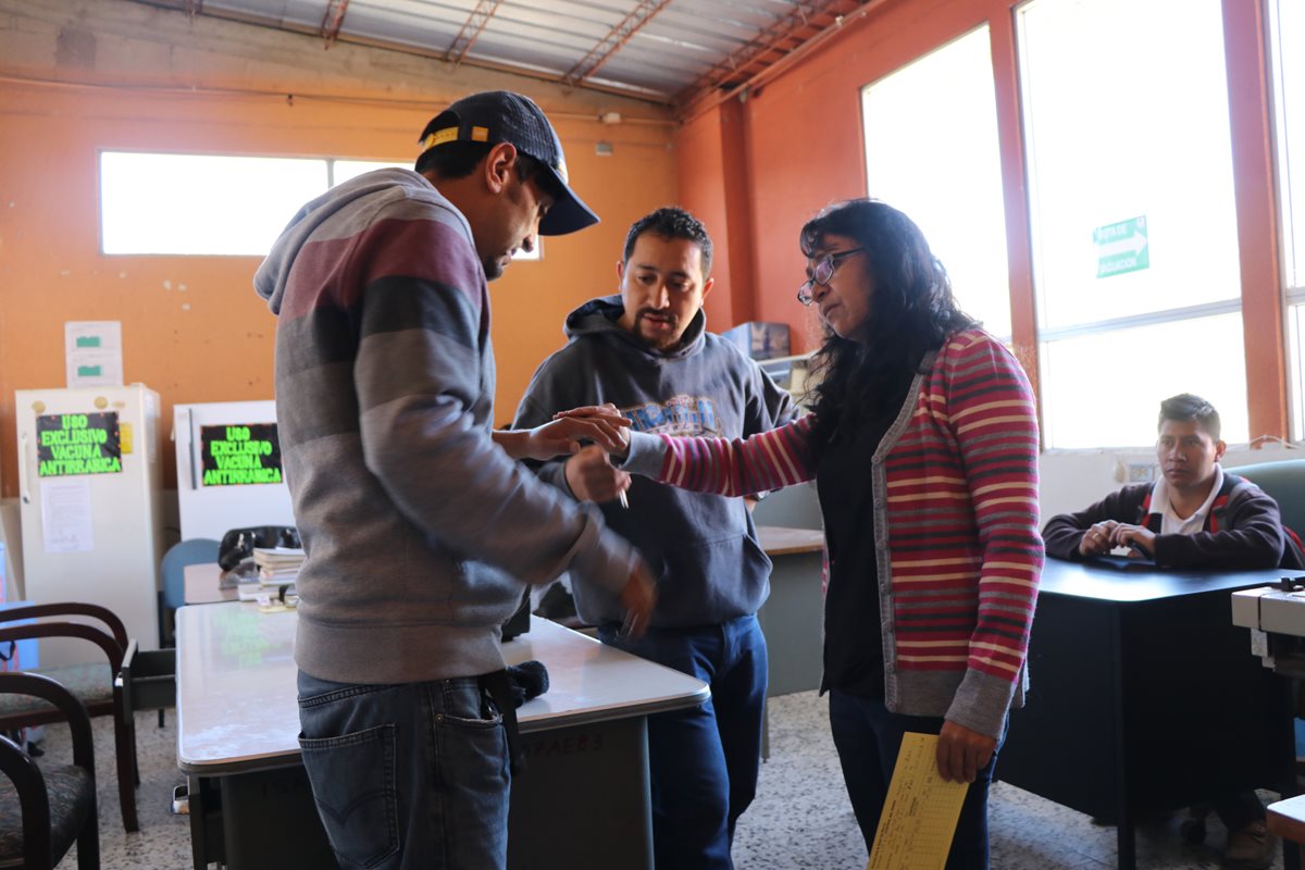 El año pasado fueron atendidas 260 personas por mordeduras de perros en el Centro de Salud de San Marcos. (Foto Prensa Libre: Whitmer Barrera)