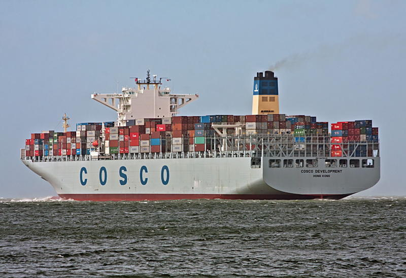 Buque con 13 mil contenedores cruza el Canal de Panamá