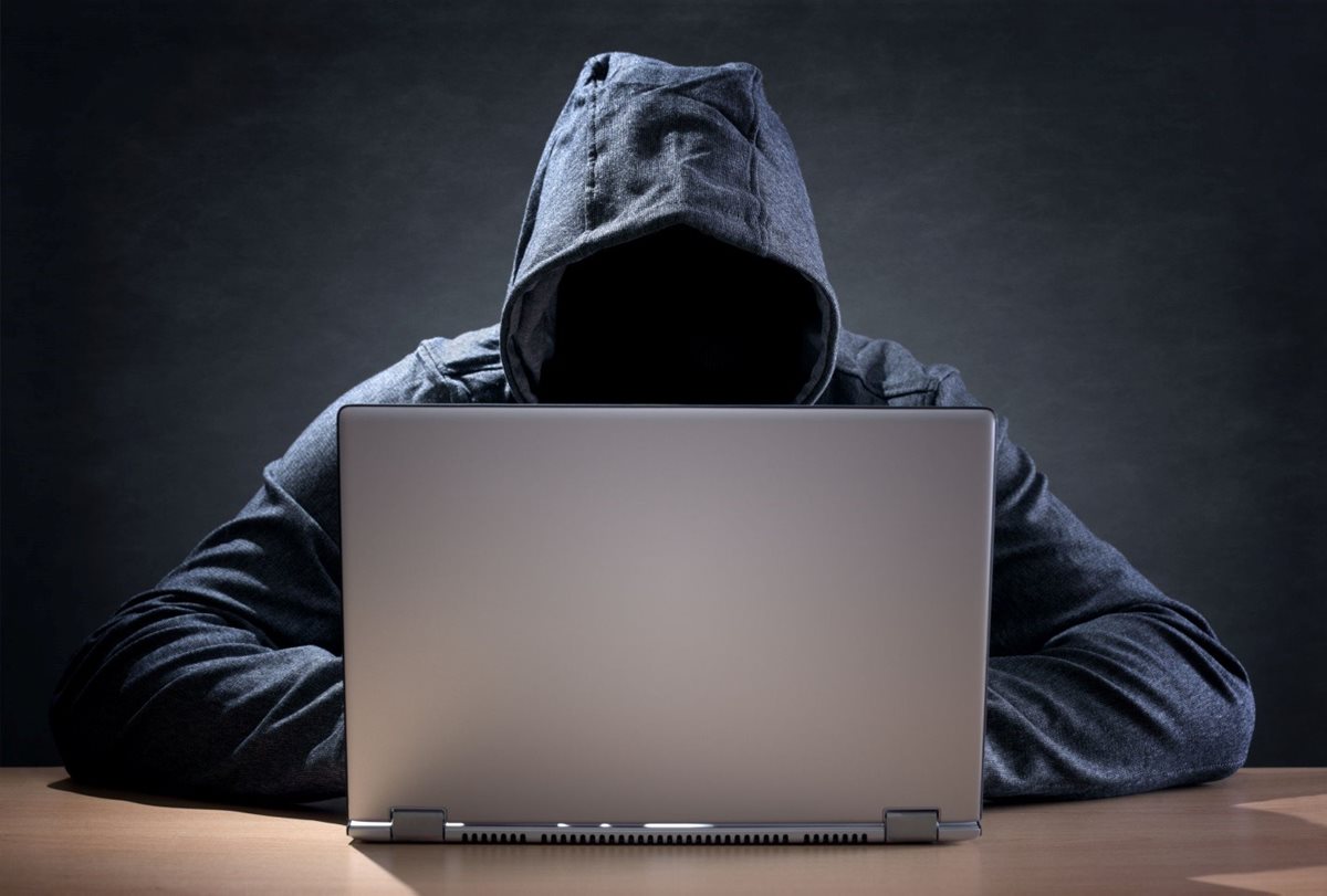 Muchos acosadores se esconden en el anonimato que brinda el internet. Foto Prensa Libre: Diegocriminaldefense.com