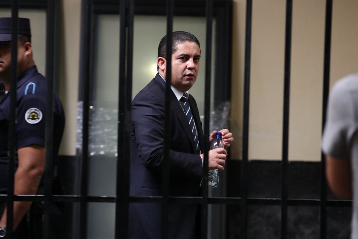 Juan Carlos Monzón asegura que fue Otto Pérez Molina quien informó a Baldetti de su orden de captura. (Foto Prensa Libre: Carlos Hernández)