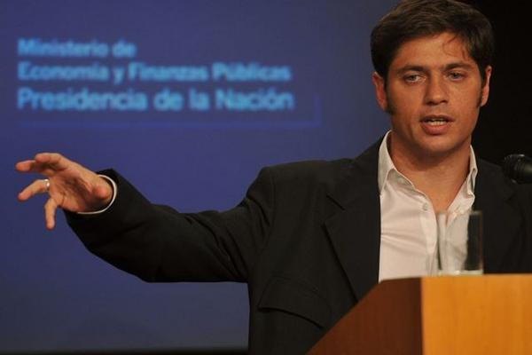El ministro de Economía de  Argentina, Axel Kicillof, dijo hoy en una entrevista, que el recargo para las compras con tarjeta en el exterior se mantendrán en 35%. (Foto Prensa Libre: EFE)