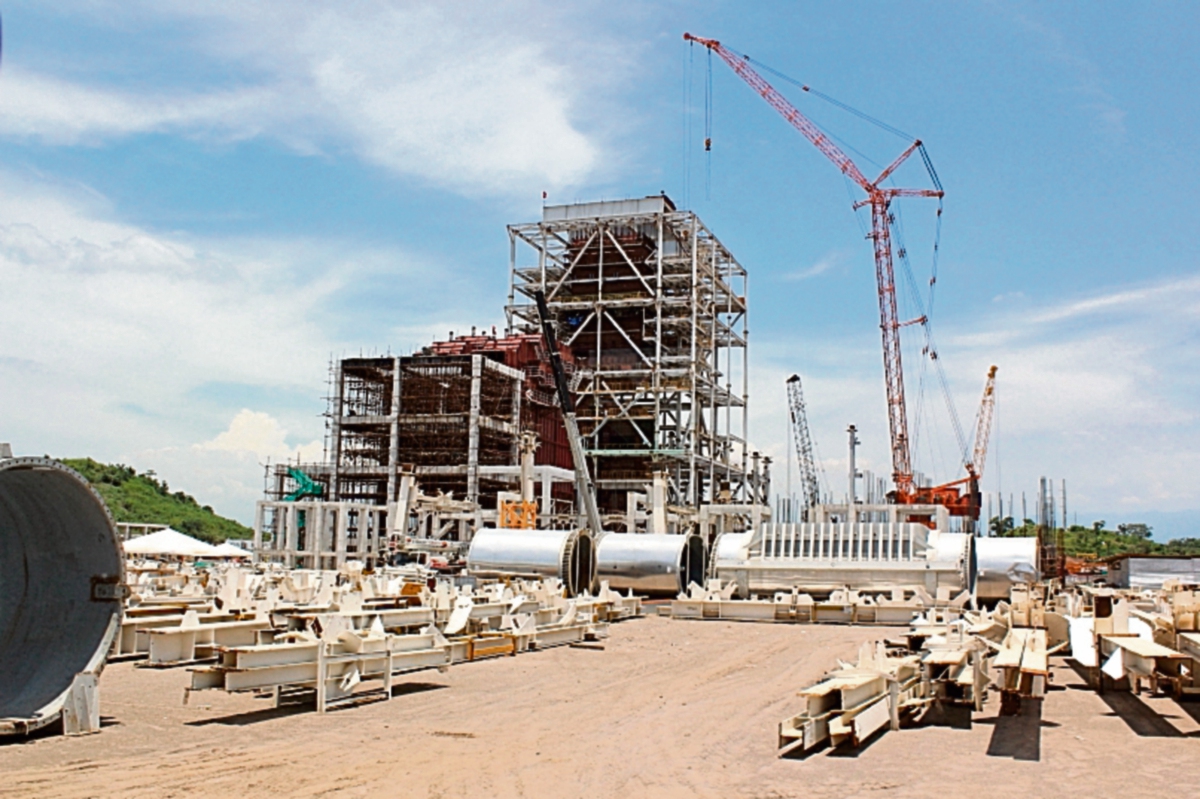 En la construcción se generaron 4 mil empleos, ahora emplean a 400, pero a futuro serán 150. (Foto Prensa Libre: ESTUARDO PAREDES)