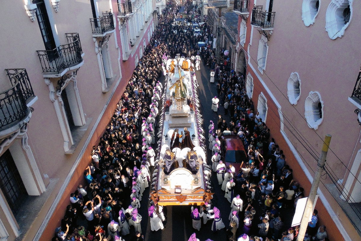 Procesión de la Consagrada Imagen de Jesús Nazareno del Consuelo que sale el sábado anterior a ramos. Foto: Nestor Galicia.