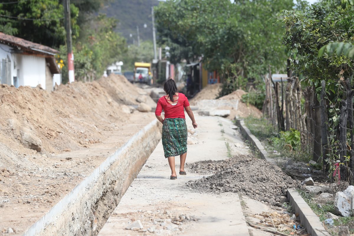 En Chicuxtín, en Cubulco, Baja Verapaz, se implementan sistemas de drenajes y de agua entubada. La obra está entre los 15 proyectos que se financia con Q12.6 millones. (Foto Prensa Libre: Erick Ávila)