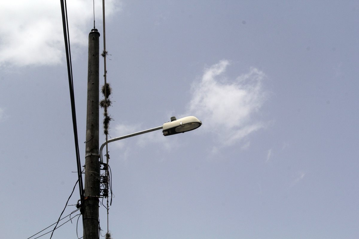 Una de las lámparas adquiridas por la Comuna de Monjas, Jalapa. (Foto Prensa Libre: Hugo Oliva)