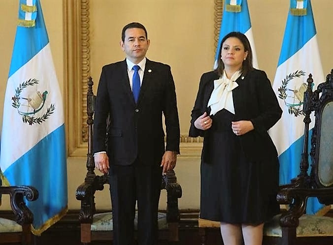 El presidente Jimmy Morales junto a la canciller Sandra Jovel. (Foto Prensa Libre: Hemeroteca PL)