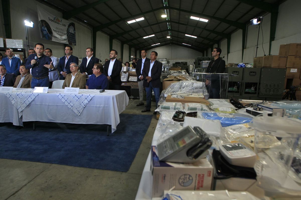 La medicina e insumos será distribuida desde este lunes en la red nacional. (Foto Prensa Libre: Edwin Bercián)