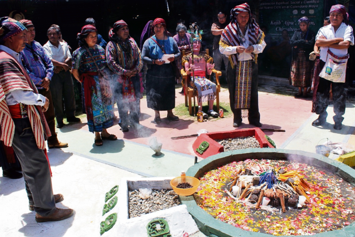 Guías espirituales participan en la inauguración de un centro ceremonial maya, en Patzún, Chimaltenango.