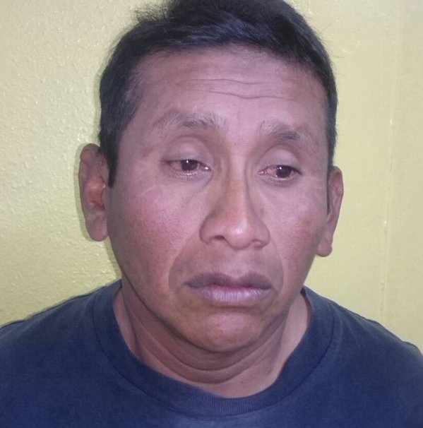 Manuel Ical Chub es capturado por agentes de la PNC en la capital, sindicado de violar a una niña en Alta Verapaz. (Foto Prensa Libre: PNC)