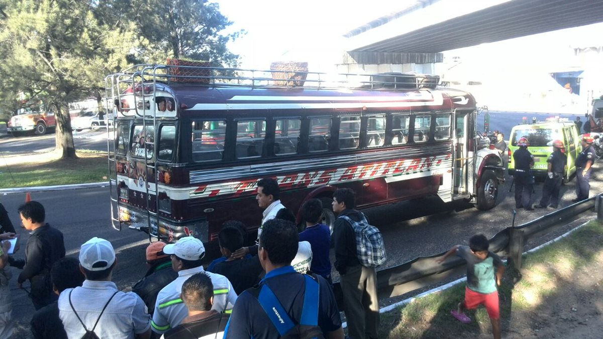 Autobús que conducía Méndez al momento de ser baleado. (Foto Prensa Libre:Érick Ávila)