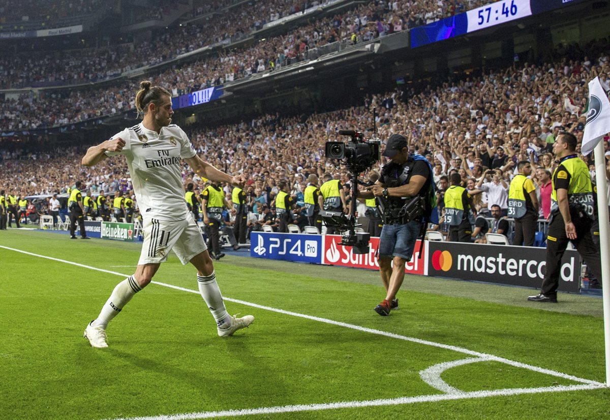 Gareth Bale celebra tras marcar el segundo gol ante la Roma.(Foto Prensa Libre:EFE).